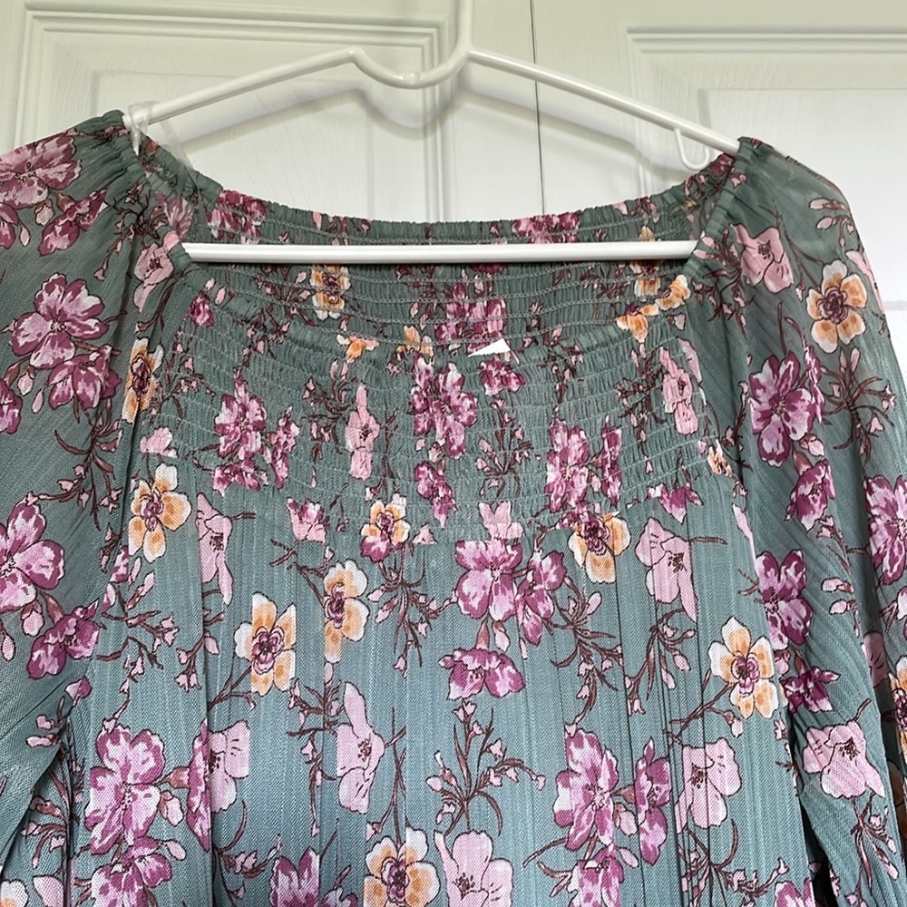 NWT Women’s Cato L pink floral green tunic flowy lined ruffled 3/4 trumpet arms